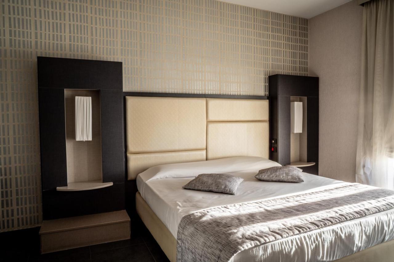 Hotel Premiere Varcaturo Εξωτερικό φωτογραφία